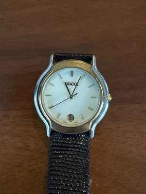 Reloj GUCCI Hecho en Suiza Vintage 8000M con Correa Foto 1 de 4