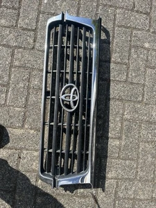 TOYOTA Genuine Land Cruiser 80 Series Late Model Radiator Grille JDM - Picture 1 of 3
