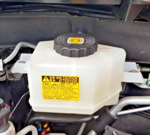 LEXUS NX300H 2014 - 2021 2,5 FRENO HÍBRIDO BOTELLA DE EXPANSIÓN DE COMBUSTIBLE - Imagen 1 de 5