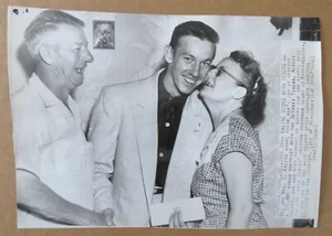 Detroit Tigers Al Kaline Contract 1953 Wire Photo - Picture 1 of 4