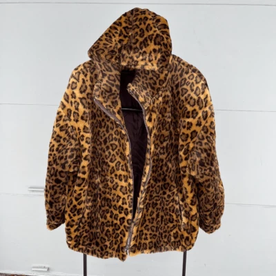 Chaqueta con capucha vintage de piel sintética con estampado de leopardo de Jacobson, talla grande Foto 1 de 4