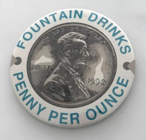 Vintage Werbung Brunnen Getränke Penny pro Unze Pinback Button Pin 1992 - Bild 1 von 3