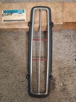 NOS 1970-1972 CHEVY MONTE CARLO LUZ TRASERA LÁMPARA BISEL CROMADO OEM GM 3982426 Foto 1 de 4