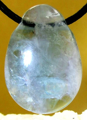 REGENBOGEN  FLUORIT Edelstein  Anhänger  TROMMELSTEIN  gebohrt    Nr.8 - Bild 1 von 2