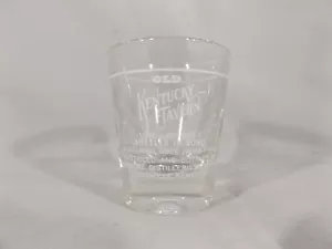 Old Kentucky Tavern 100 Prueba Embotellado En Bond Transparente Redondo Shot Glass 2 1/4" De Colección - Imagen 1 de 11