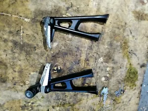 2012-2016 suzuki gsxr 1000 oem left and right side passenger rearsets - Foto 1 di 9