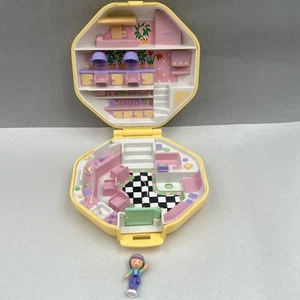 1 bambola parrucchiere Polly Pocket Polly's Bluebird 1990 vintage anni 90 - Foto 1 di 6