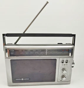 Radio portatile AM/FM General Electric vintage modello AC/DC 7-2850H testata funzionante - Foto 1 di 5