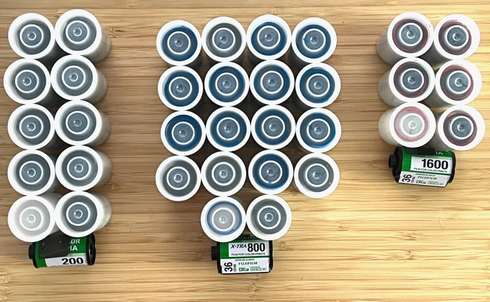 34 rollos Fuji Superia X-TRA 200, 800, 1600 35mm película 24/36 exposición ¡LOTE! Foto 1 de 4