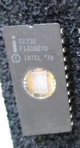 Intel 450ns NMOS UV cancellabile 32K bit programmabile statico EPROM 24 pin D2732 - Foto 1 di 2