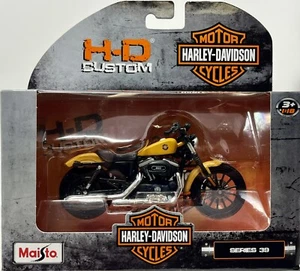 Maisto 1:18 Harley Davidson Motorcycles Series 39 2014 Sportster Iron 883 - Picture 1 of 3