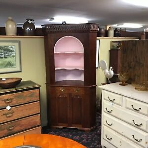 Dunlap Style Figured Cherry Corner Cabinet With Lettice Work Crest 