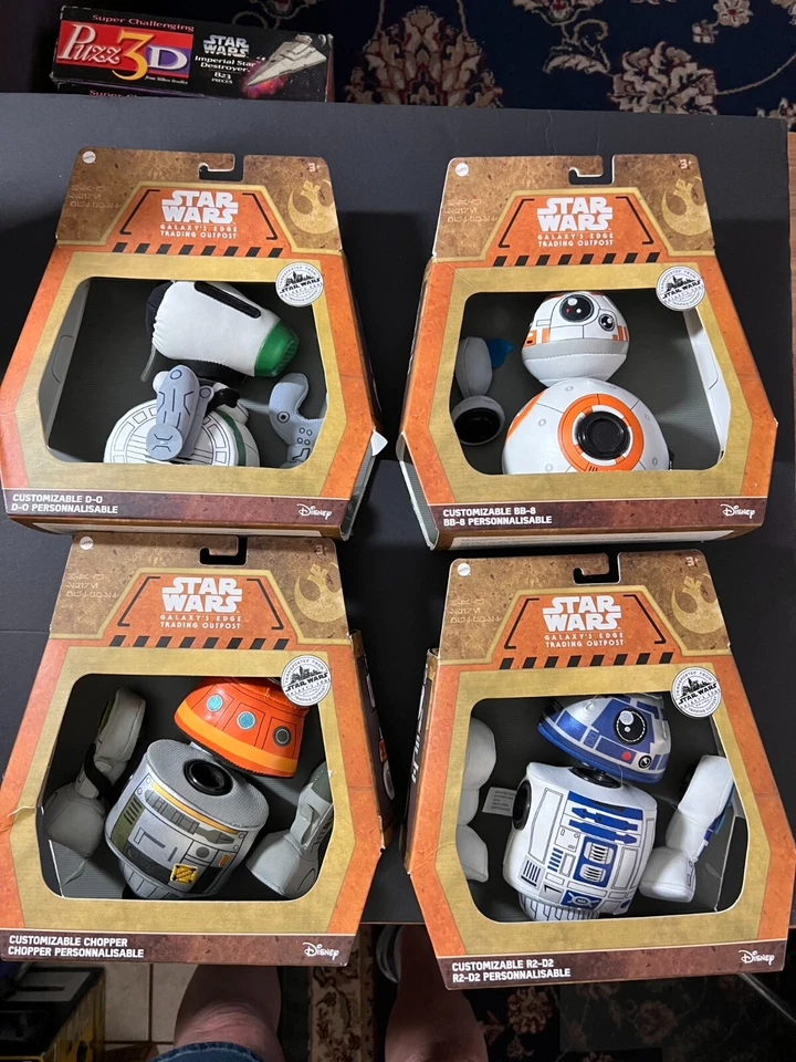 NUEVO-Puesto avanzado comercial Star Wars Galaxy's Edge personalizable RD, D2, D-O, BB 8 y helicóptero Foto 1 de 4