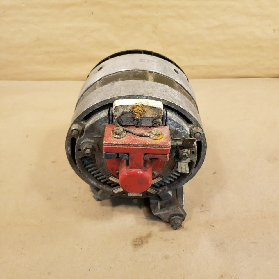 捷豹 XKE E 型 S3 V12 B.U.T.E.C. 851353 A7/1B/03611 交流发电机14伏60安培 — 第 1/4 张图片