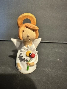 Polnische Keramik Engel mit Blume & Marienkäfer 3" Tonfigur - Bild 1 von 5