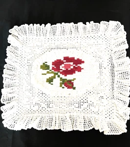 Vintage Gehäkelte Kissenhülle Bezug Rüschenkissen Größe 13"x16" Gesamtgröße 18" x 20" - Bild 1 von 8