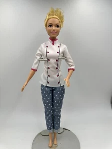 Barbie Chef Bambola Capelli Biondi Occhi Marroni - Foto 1 di 7