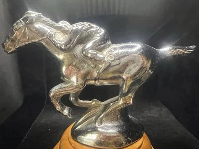 🔴 Mascot auto CAVALLO RAMPANTE trofeo equestre vintage - Immagine 1 di 4