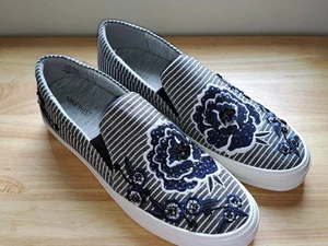 NWOT! Woman's Nine West Blue And Gray Striped Floral Embellished Shoes/ Size... - Picture 1 of 6