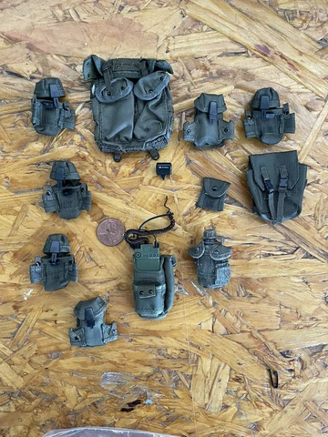 1/6 Lc1 Pouch Lot And Other Gear Cover