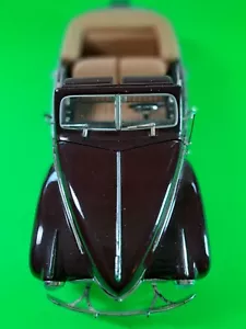 Rare Universal Hobbies - 1941 Chevrolet Deluxe Convertible - Burgundy - 1/18 - Picture 1 of 8