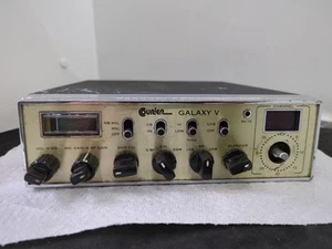 Radio CB Courier Galaxy V de colección RARA piezas no probadas reparaciones - Imagen 1 de 12