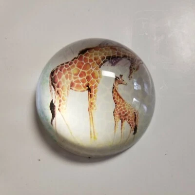Pisapapeles vintage jirafa mamá y bebé, 3" de diámetro, con sello, fondo de fieltro Foto 1 de 4