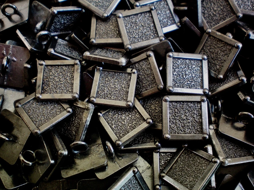 14mm Square Gunmetal Grey Metal Shank 18mm Diag. Industrial Craft Button (XM64) - Image 1 of 1