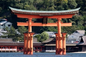 Itsukushima Shrine Great Torii, Hatsukaichi Hiroshima Japan Photo Reprint - Picture 1 of 1