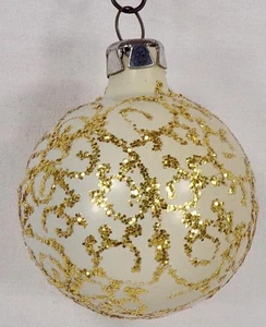 Christmas Ornament Off White Glass Ball Gold Glitter Swirls Small Vintage #1366 - Picture 1 of 8