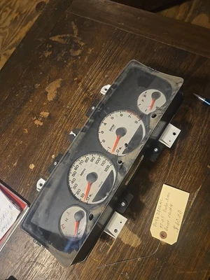 Cuadro de instrumentos velocímetro de neón Dodge 2003-2005 kilometraje desconocido P04671806AL Foto 1 de 4