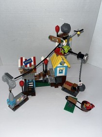 LEGO The Angry Birds Movie: Pig City Teardown 75824 with 2 figs