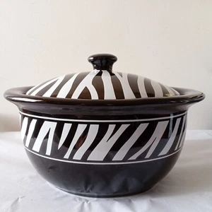 Celebrating Home Zebra Steinzeug großer ovaler Bohnentopf mit Deckel 3,5 Quart nicht mehr produziert Rarität - Bild 1 von 9