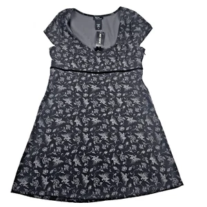 Neu mit Etikett Hot Topic Thorn & Fable Fee/Blumen schwarz A-Linie Kleid Flügelärmel Größe L - Bild 1 von 5