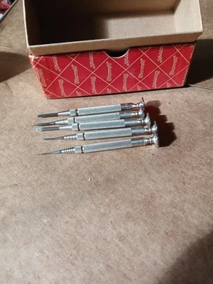 STARRETT JEWELERS SCREW DRIVER S 555-7 BOX + 5 DRIVERS - Image 1 of 4