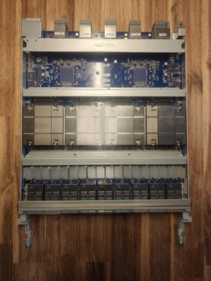 Arista DCS-7500R2M-36CQ-LC 7500R2 36 porte 100 GbE QSFP100 con scheda di linea MACsec - Immagine 1 di 3