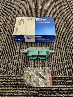 CSA1262 Premium Ignition Switch Fits 1996-2002 Ford Ford E150 Econoline - Image 1 of 4