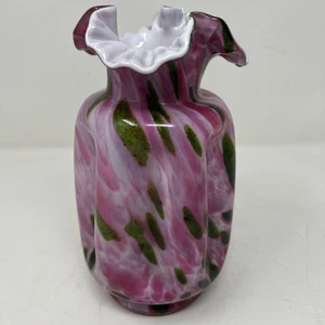 FENTON VASA MURRHINA PINK & Aventurine GREEN RUFFLED VASE 8 1/4 Signed 517/2000 - Picture 1 of 6