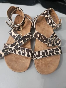 Sandalias Vionic Sahara Animal Print Pelo de Pelo de Poni Hebilla Talla 6 Nuevas - Imagen 1 de 5