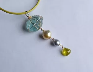 Colgante Oro 18CT, 1 Aguamarina, 2 Cuentas Del Mar Del Sur, 1 Turmalina Amarillo - Imagen 1 de 12