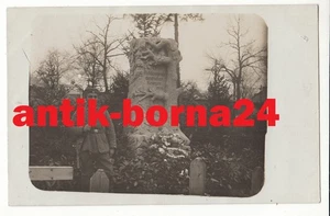 Foto Soldat Feldgrau Wache Friedhof Rethel Kriegerdenkmal Gefallene France #111 - Bild 1 von 3
