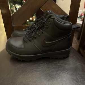 Nike Manoa Leather Triple Black Boots 454350-003 Men's Size 8 - Picture 1 of 6