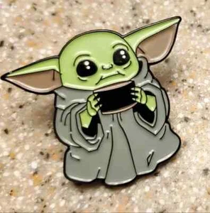 Baby Yoda Enamel Pin Grogu Drinking Squid Soup Baby Yoda The Mandalorian child - Picture 1 of 3