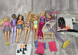 Vintage 1964 Barbie Carrying Case w/ Barbies Clothes Umbrella Chair Accessories  - Picture 1 of 10