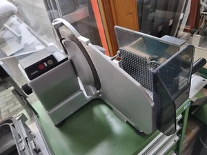 BIZERBA Schneidmaschine Aufschnittmaschine VS8 mit Schärfgerät Nr.1881 - Bild 1 von 3