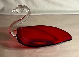 Plato cisne abierto Duncan & Miller Ruby 8 1/8" - Imagen 1 de 1