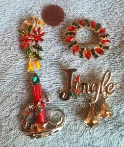 NOS 4 Pc Lot Vtg Xmas Brooch Lot Signed New View PD Candle Pointsettia Wreath - Picture 1 of 10