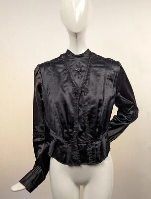 BLUSA EDUARDIANA BRILLANTE AZABACHE SATINADO SEDA NEGRA CON CUENTAS AZABACHE Foto 1 de 4
