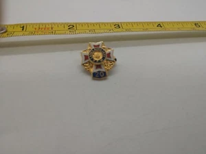 VFW Ladies Auxiliary Pin Veterans Of Foreign Wars 20 year - Picture 1 of 2