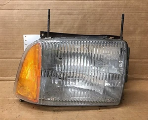 1997 Chevy S10 Blazer Right Headlight - Picture 1 of 3
